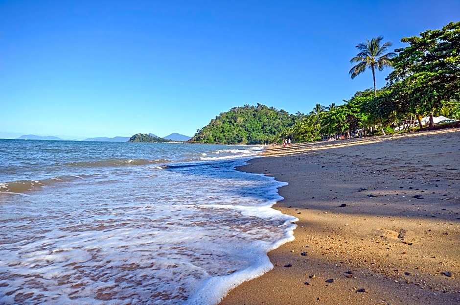 Roydon Beachfront Apartments