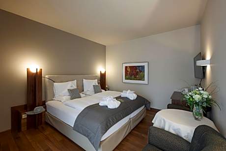 Deluxe Suite with Spa Bath