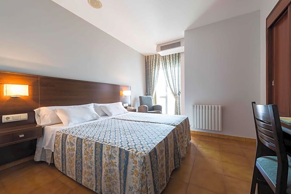 Photo 1 of 2 of Double Room