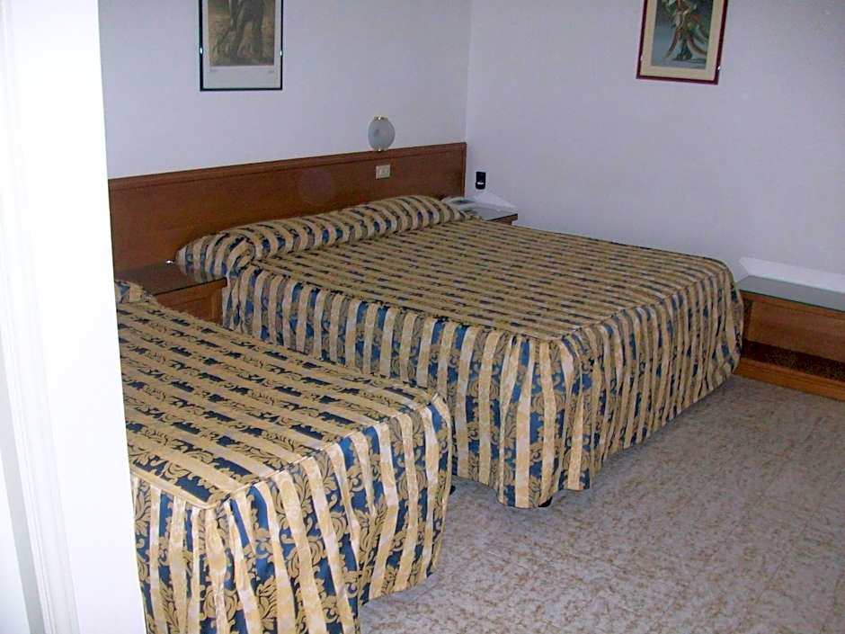 HOTEL SANTOROTTO di FABIO TERROSI