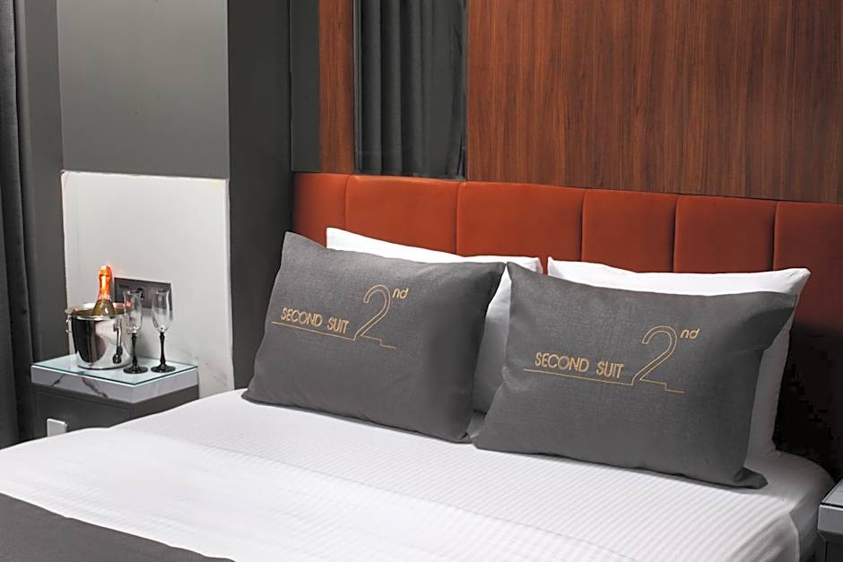 Second Suit Hotel
