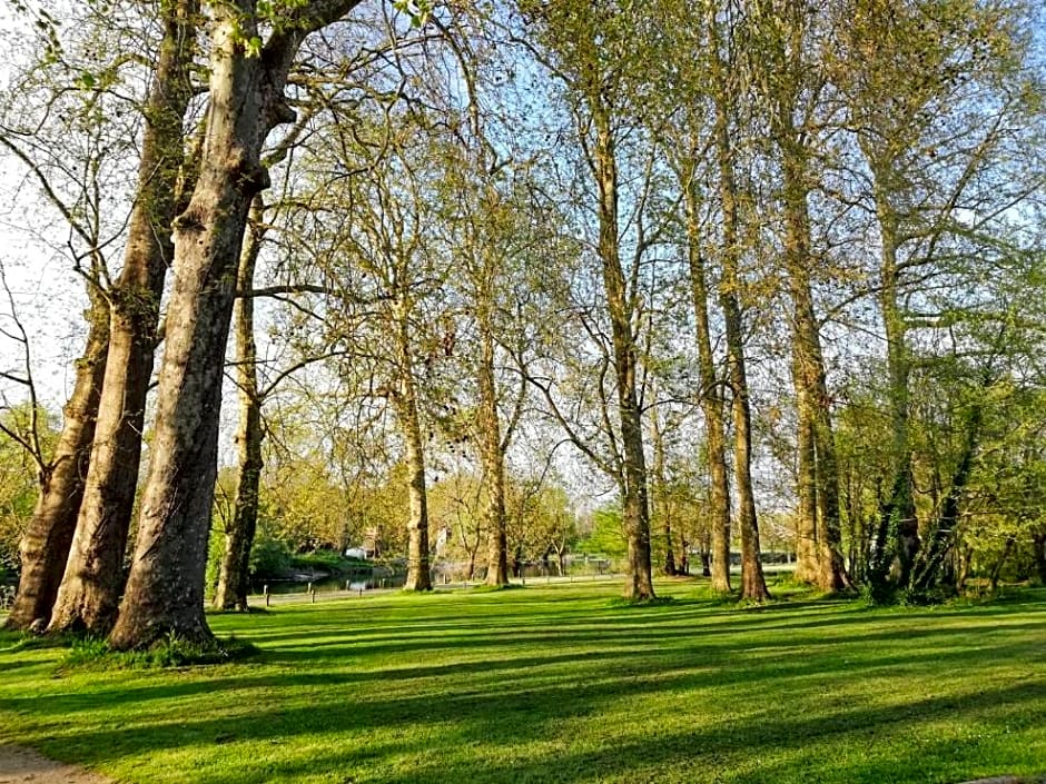 Le Domaine Des Platanes