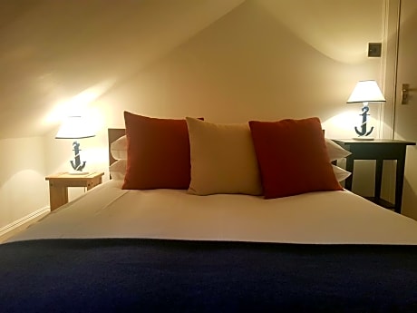 Standard Double Room with Garden View