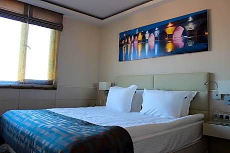 Deluxe One-Bedroom Suite