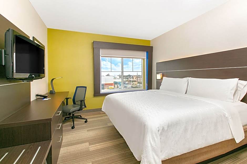 Photo 1 of 5 of 1 King Bed with Sofabed Suite
