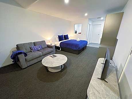 Studio with Spa Bath