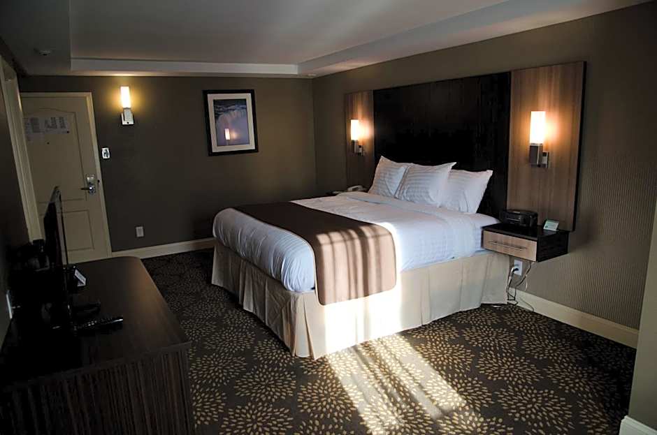 Aashram Hotel by Niagara River