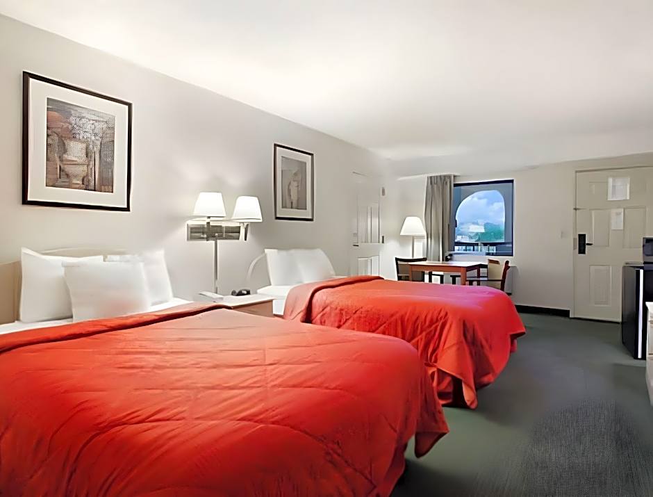 Days Inn & Suites by Wyndham Columbia Airport