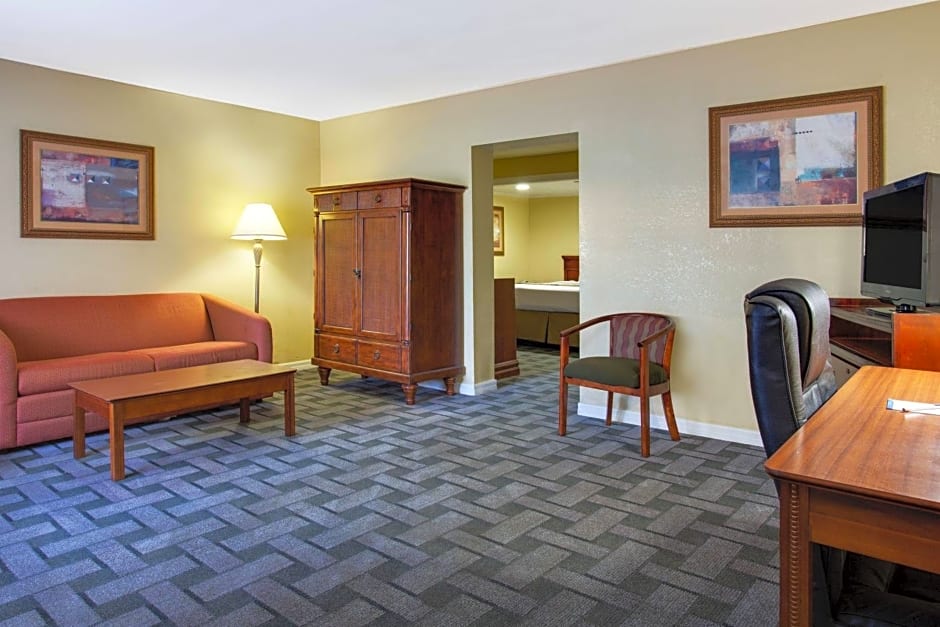 Baymont by Wyndham Lake City