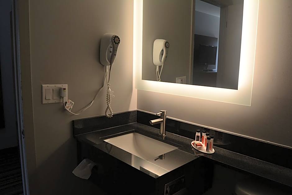 Super 8 by Wyndham Windsor/Dougall