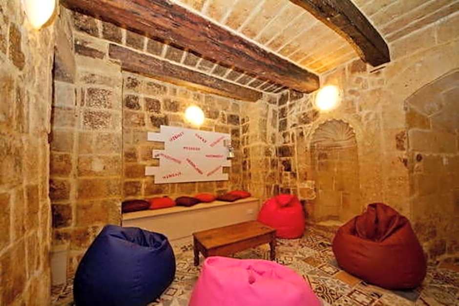 Dormitory shared hostel by Vallettastay