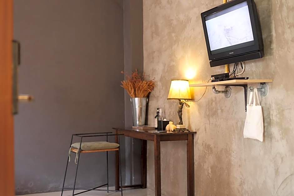 Yimwhan Hostel & Cafe Ayutthaya