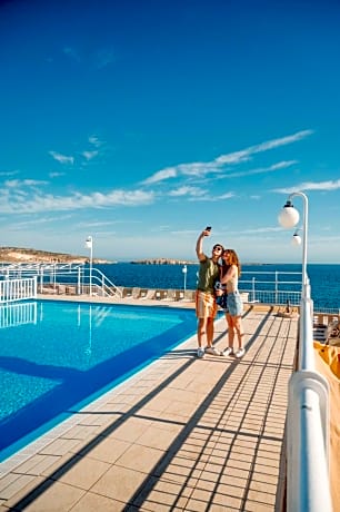 Gillieru Harbour Hotel