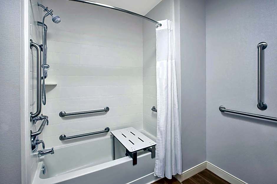 Hampton Inn By Hilton & Suites Oakwood Village-Cleveland