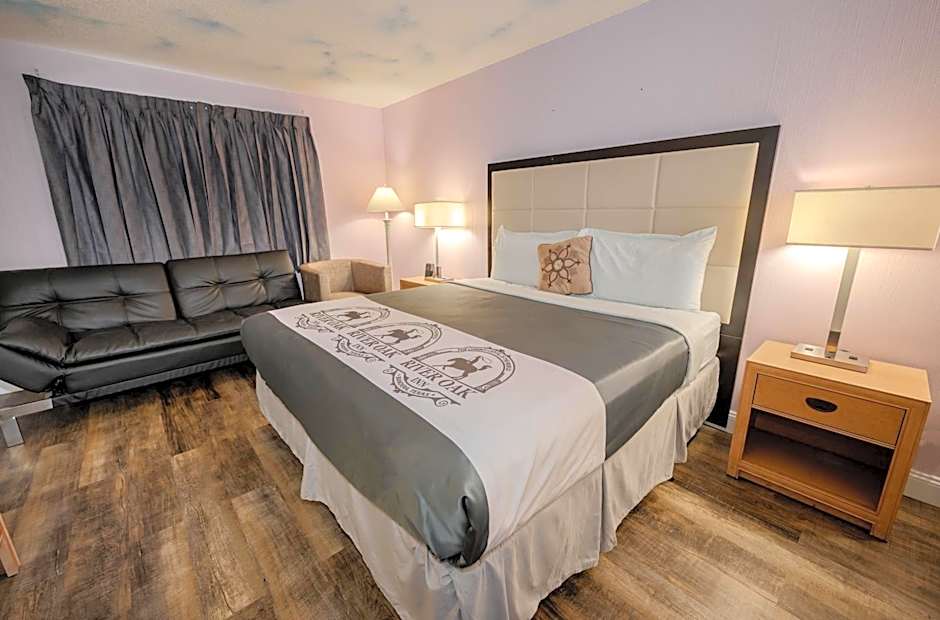 RIVER OAK INN