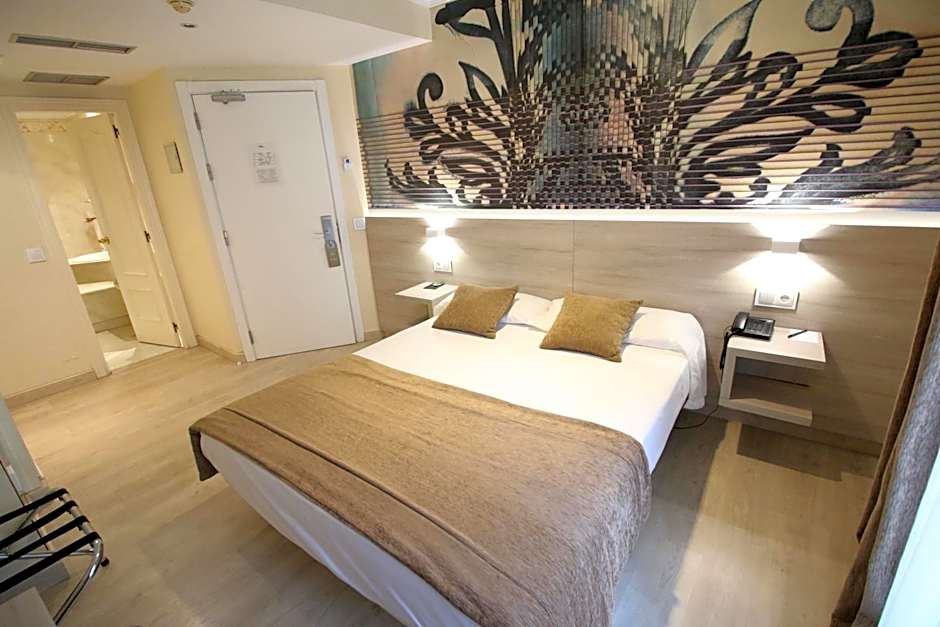 Photo 1 of 11 of Superior 1 Queen Bed