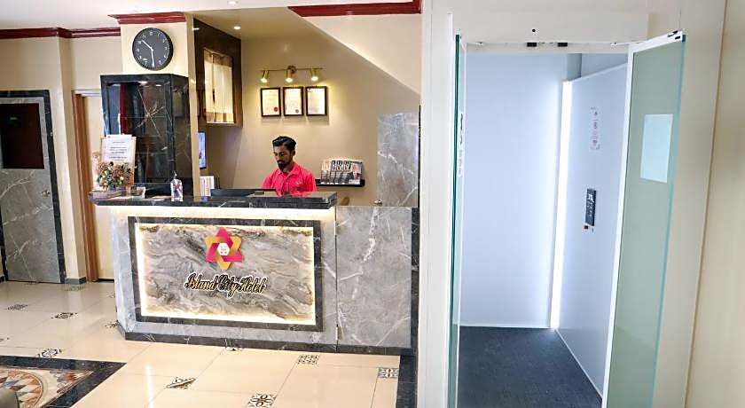 Capital O 90897 Island City Hotel