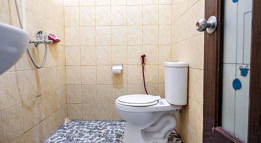 RedDoorz Syariah near Kebun Raya Liwa