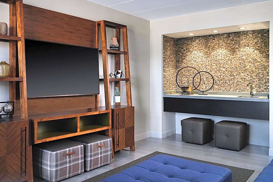 Renaissance by Marriott Minneapolis Bloomington Hotel