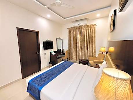 Sai Divine (Super Deluxe Room) Complimentary Shuttle Pick Up & Drop To Sai Baba Temple (Gate -3)