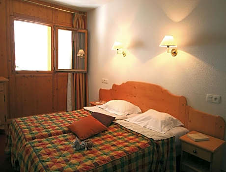 Two-Bedroom Apartment  Duplex (8 Adults)