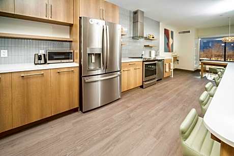 Studio Commons, 4 Bedroom Suite, Mountain View