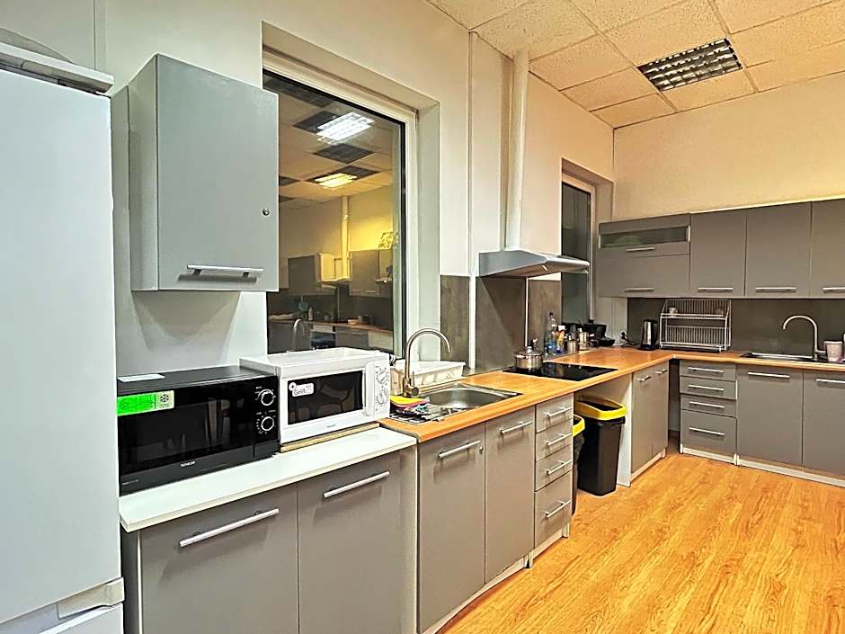 Fry House Hostel - 15min to Dworzec Zachodni, 5min to Klub Progresja