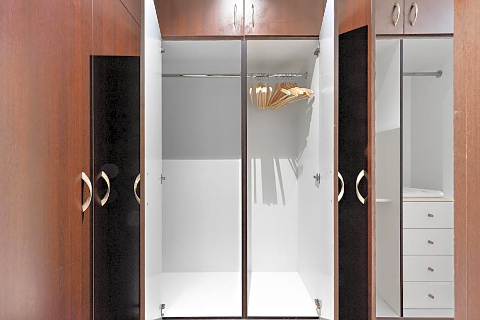 Silkhaus Contemporary 1 BDR Next to Golf Course