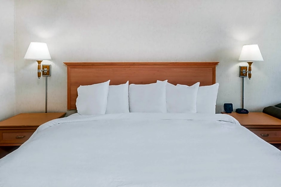 Howard Johnson by Wyndham Gillette