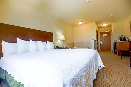 1 Bedroom Suite with Jetted Tub
