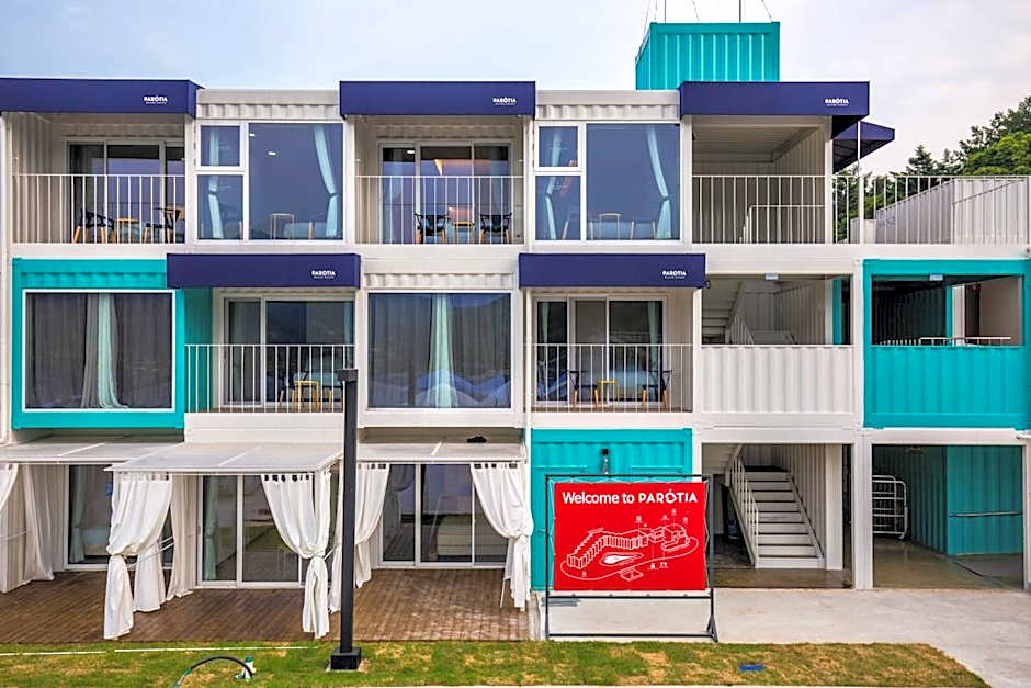 Parotia waterhouse hotel