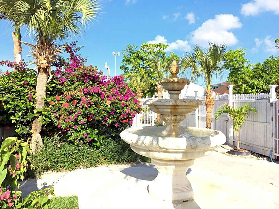 Colony Club Inn & Suites