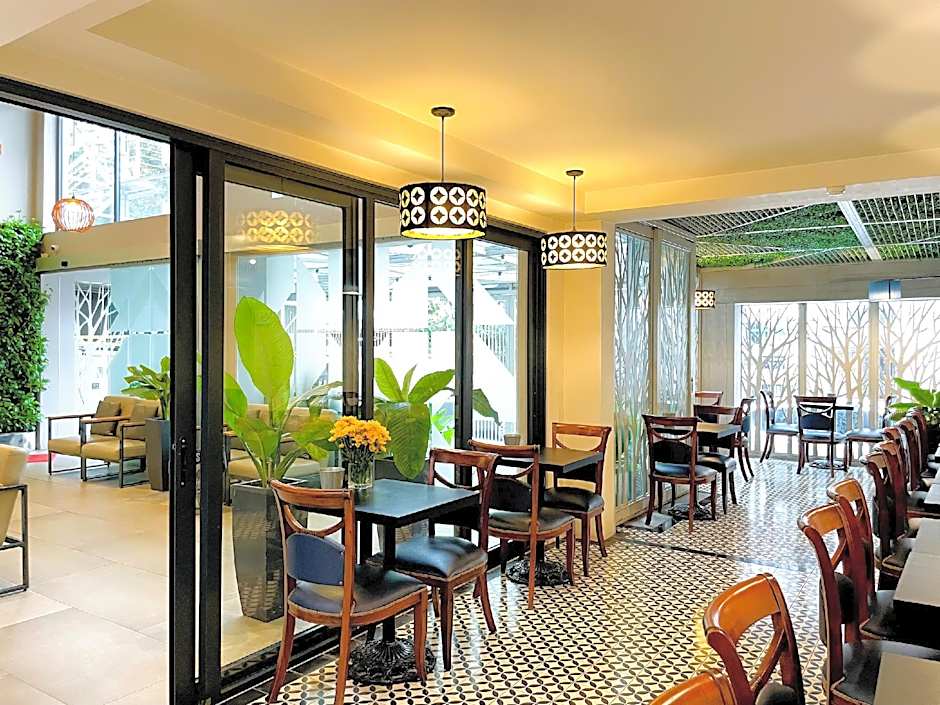 Royal Dragon Boutique Hotel