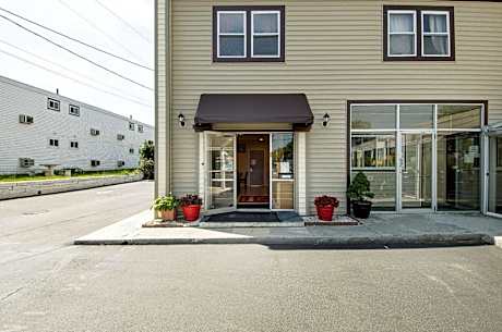 Econo Lodge West Yarmouth on Cape Cod