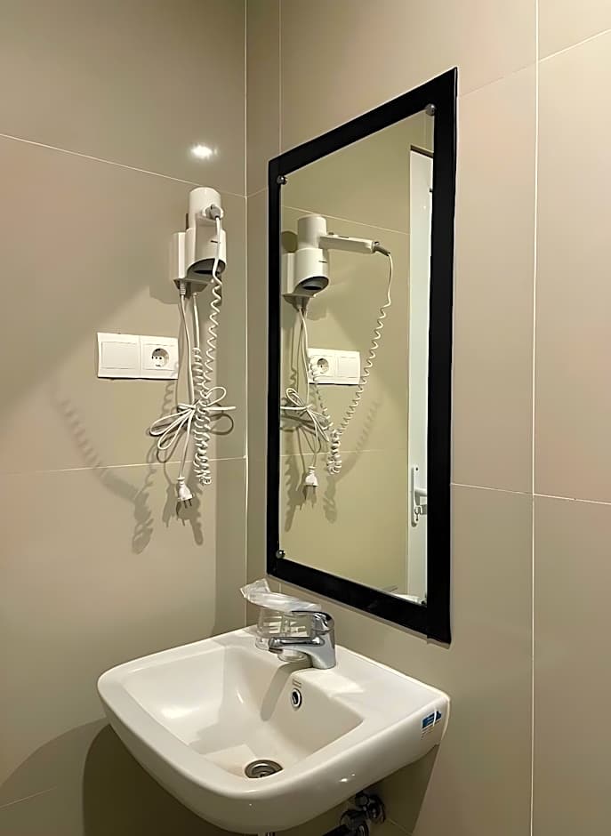 CREW EXPRESS Hotel