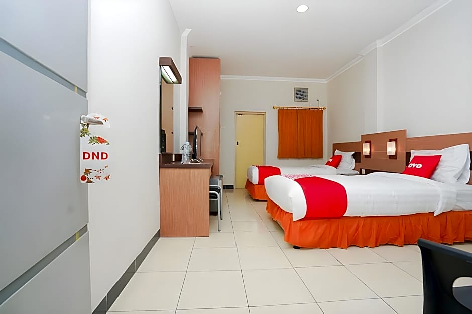 Super OYO 2075 Graha Marina