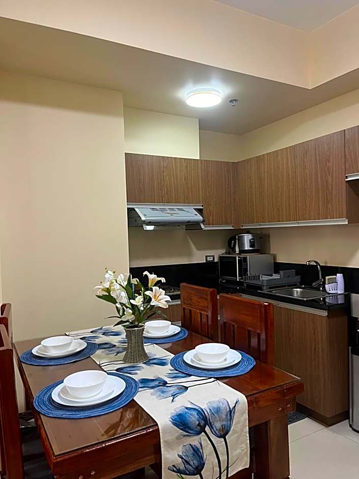 Bayfront Suite in Pasay, Manila Near NAIA Terminal, PICC, Star City, MOA and US Embassy - Pet-Friendly, Free Pool, Wi-Fi & Netflix