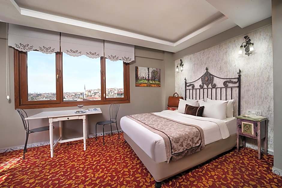 taksim çamdalı suit