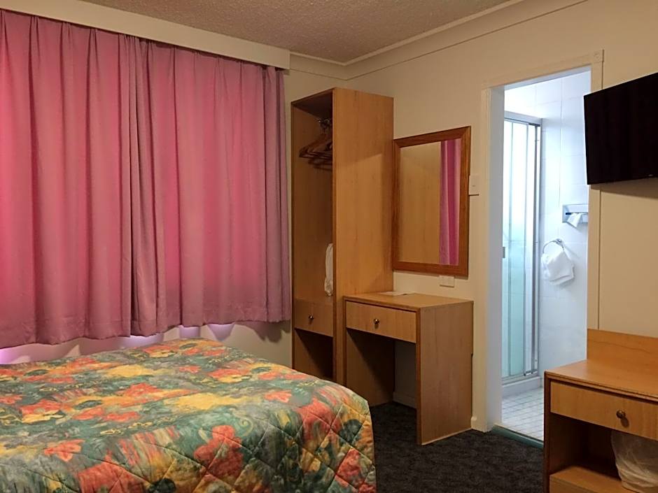 Edgecliff Lodge Motel