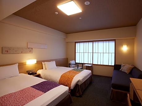 Run of House Superior Twin Room with or without Sofa