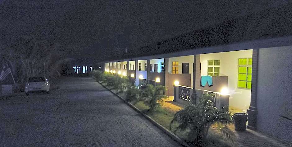 Penarak Bamboo Beach Motel