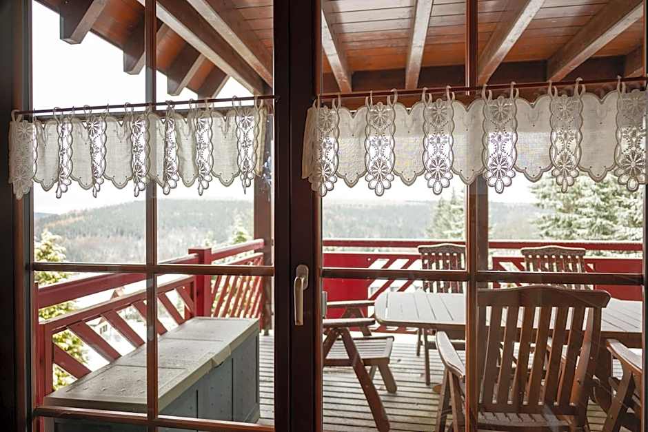 Ferienanlage Zum Silberstollen 2 Häuser am Berg Polderhof und Weißeritzhütte