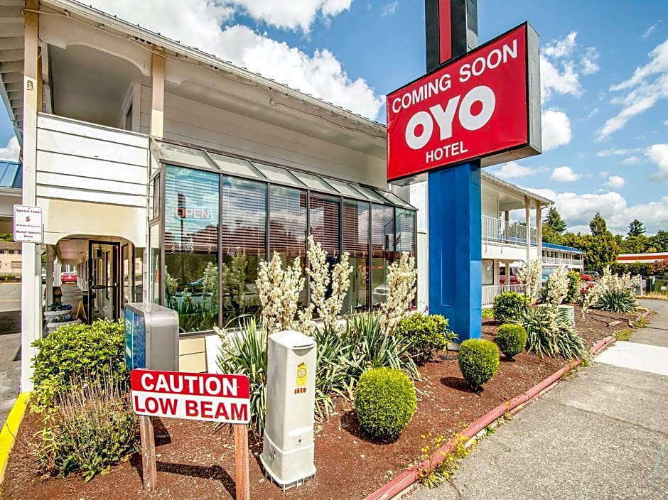 OYO Hotel Centralia - 2 mi from Providence Centralia Hospital