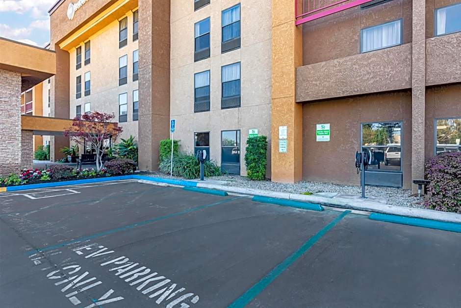 Best Western Plus Fresno Airport Hotel