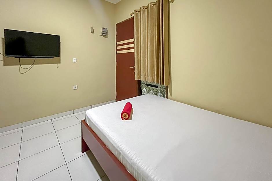 RedDoorz near Tegalega Park 2