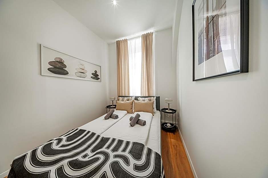 Nice Central City Room