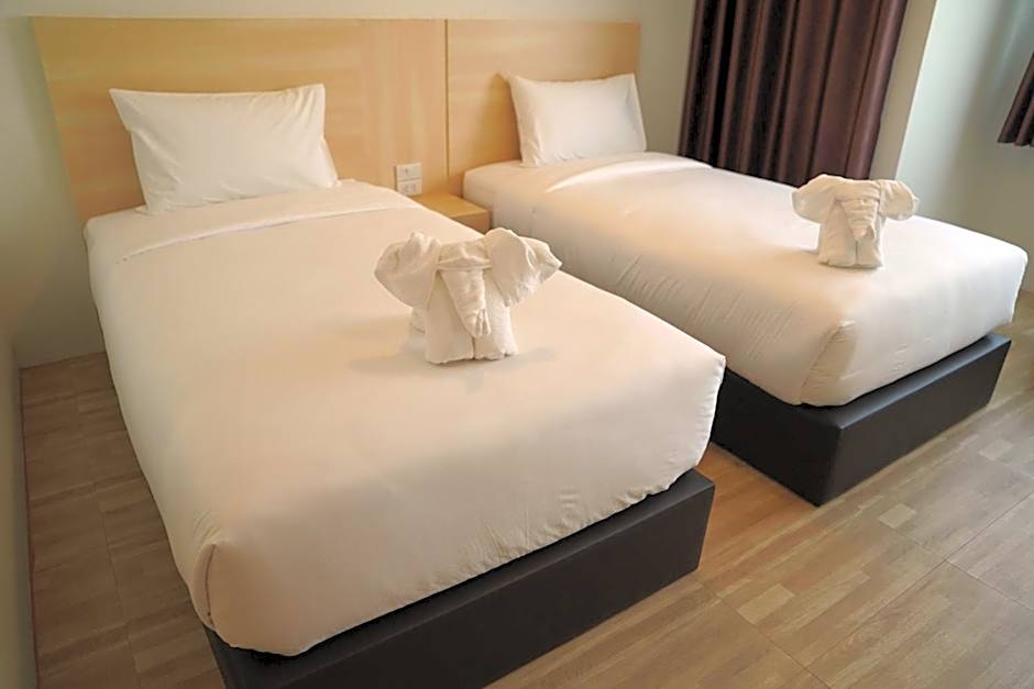 The charlotte smart hotel lopburi
