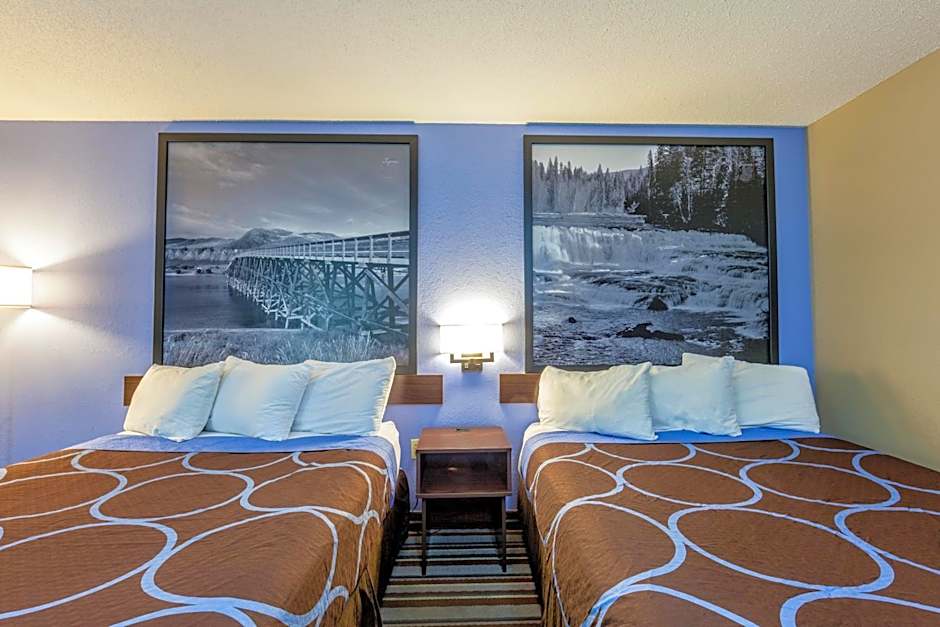 Super 8 by Wyndham Kamloops BC