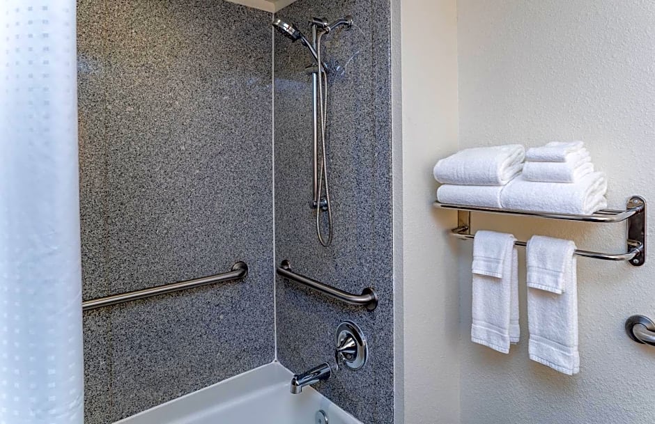 Holiday Inn Hotel & Suites Beaufort at Highway 21, an IHG Hotel