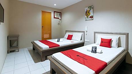 RedDoorz @ Bridgeway Hotel Tuguegarao City